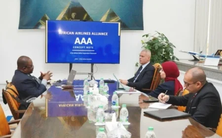 رئيس القابضة لمصر للطيران يجتمع بالأمين العام لاتحاد أفرا ورئيس اللجنة التنفيذية لتعزيز التعاون