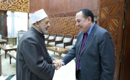 شيخ الأزهر يشيد بعلاقات الأخوة بين مصر والكويت ويستنكر الاعتداءات الإيرانية