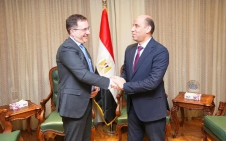 وزير العمل وسفير المملكة المتحدة يتبادلان الأفكار لتعزيز التعاون في التدريب المهني وتشغيل الشباب