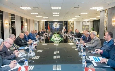 وزير الإنتاج الحربي ومحافظ القاهرة يتناولان أحدث مستجدات التعاون في النقل الأخضر