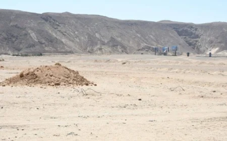 وزير الشباب والرياضة يقوم بجولة تفقدية في موقع القرية الأولمبية بالبحر الأحمر