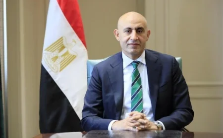 تهنئة خاصة من وزير التعليم للبابا تواضروس والإخوة الأقباط بمناسبة عيد القيامة المجيد