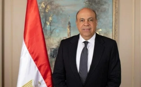 وزير الطيران المدني يحتفل بعيد القيامة المجيد مع قداسة البابا تواضروس الثاني ويشارك في احتفالات الكنيسة الإنجيلية