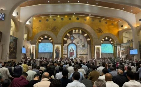 قداس عيد القيامة يجمع الجماهير في الكاتدرائية المرقسية بأجواء روحانية مميزة وحضور رسمي بارز