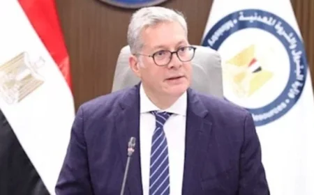 وزير البترول يبرز أهمية تدريب الكوادر الفنية والطيارين وفق أعلى المعايير العالمية