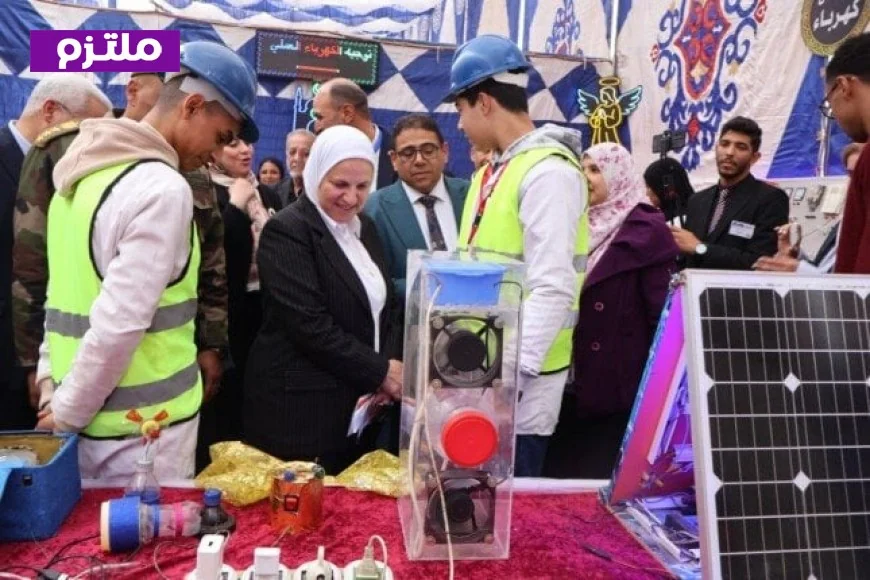 طلاب التعليم الفني في القاهرة يتألقون بإبداعاتهم في معرض جدارات تصنع إبداع