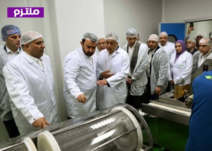 رئيس الوزراء يقوم بجولة تفقدية في مصنع شركة فارما زاد جروب للمكملات الغذائية