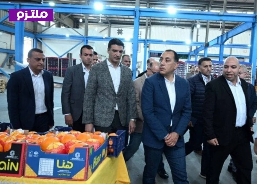 رئيس الوزراء يقوم بجولة تفقدية في محطة الصواف لتعبئة الموالح والحاصلات الزراعية