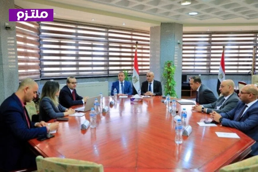 وزير التعليم يسعى لإدخال الثقافة المالية في المناهج الدراسية لتعزيز الوعي الاقتصادي