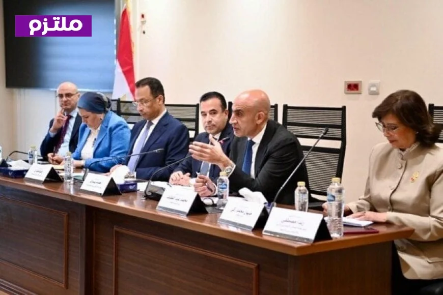 وزير التعليم يعلن خطة لتوفير باقات رقمية آمنة للطلاب أقل من 18 عامًا