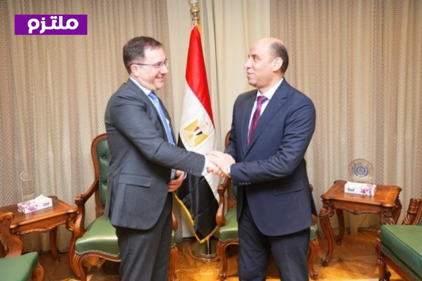 وزير العمل وسفير المملكة المتحدة يتبادلان الأفكار لتعزيز التعاون في التدريب المهني وتشغيل الشباب