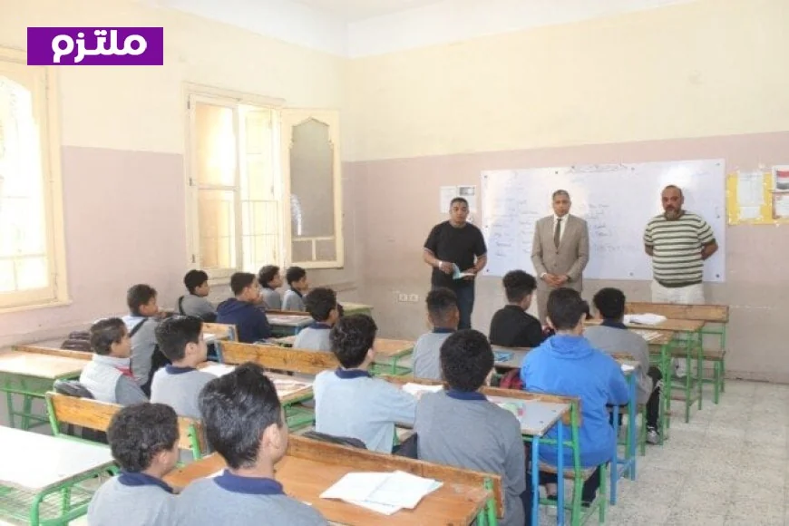 مدير تعليم الجيزة يقوم بجولة تفقدية في مدارس الدقي والعجوزة ويطالب بتطبيق القانون على الطلاب المتجاوزين في الغياب