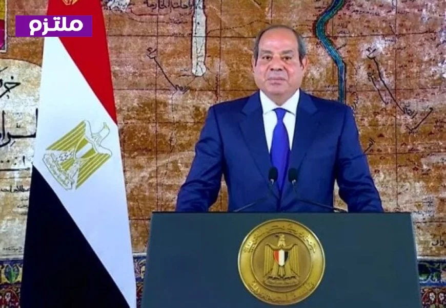 الرئيس السيسي يقوم بجولة تفقدية في مصنع نيرك للمترو ويلتقط صورًا مع العمال والمسؤولين