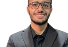 تهنئة رئيس جامعة القاهرة لطالب الهندسة الفائز بالذهبية في جائزة تشارلز ماين للقيادة الطلابية
