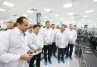 وزير الاتصالات يزور مصنع سامسونج للهواتف ببني سويف ويعلن عن 1500 فرصة عمل جديدة