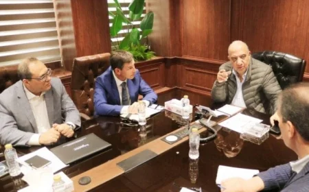 وزير الكهرباء يؤكد أهمية تحسين كفاءة الطاقة كتحدٍ وطني ويعلن عن تعميم تجربة خفض الاستهلاك الصناعي إلى 22%