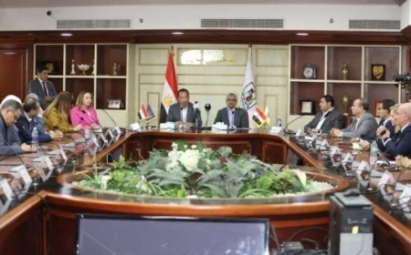 لقاء وزير الاتصالات ومحافظ بني سويف يناقش التطوير الرقمي والتأهيل لسوق العمل