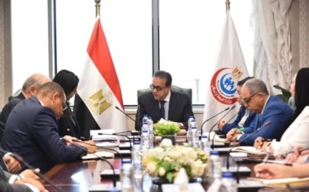 وزير الصحة يتعاون مع البنك الدولي ومؤسسة التمويل الدولية لتوطين صناعة الأدوية في البلاد