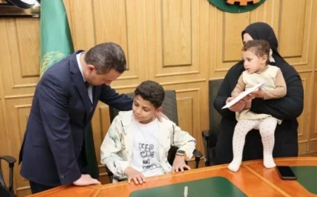 محافظ المنوفية يكرّم أسرة شاب استشهد لإنقاذ فتاة من حادث قطار في بركة السبع ويخلّد ذكراه