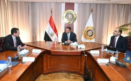 وزير الصناعة يلتقي بوفد شركة سيمكس العالمية لاستعراض رؤيتها بالتوافق مع خطط التنمية الوطنية