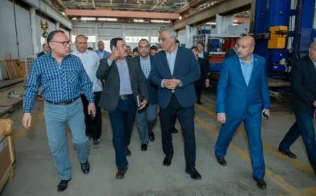 جمبلاط يؤكد في جولته بمصنع 100 الحربي أهمية استمرارية الإنتاج وتوطين التكنولوجيا لتعزيز القدرات الوطنية