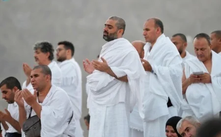حجاج بيت الله الحرام يؤدون ركن الحج الأعظم في صعيد عرفات عبر البث المباشر