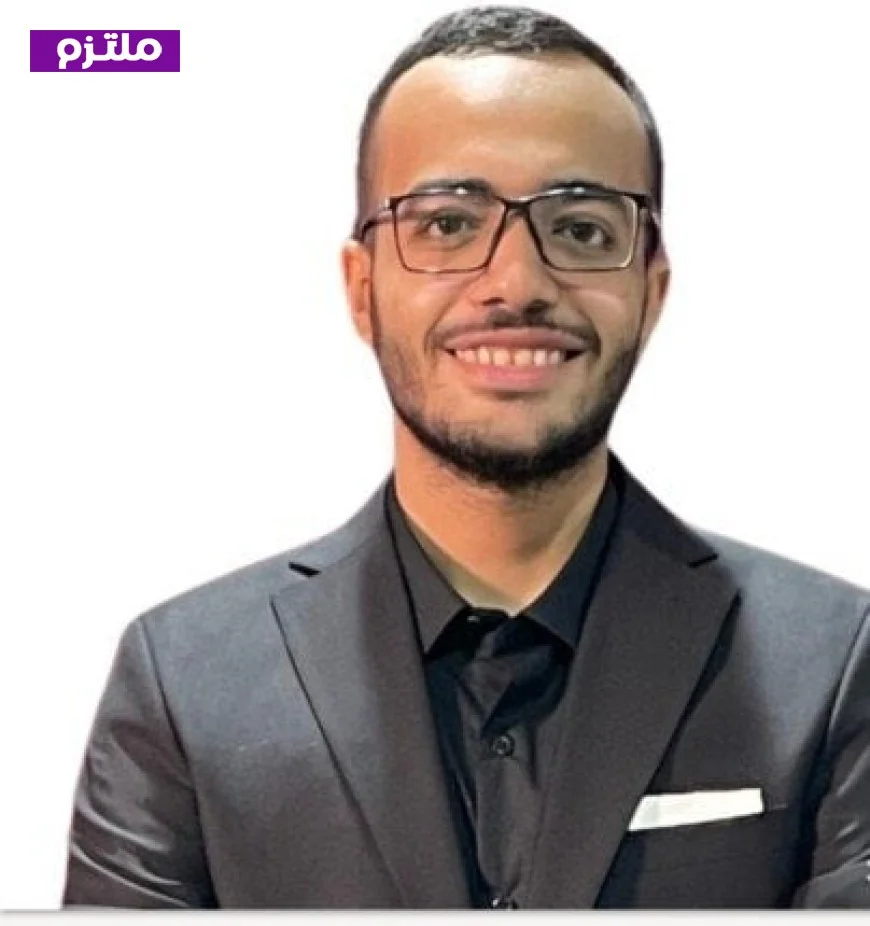 تهنئة رئيس جامعة القاهرة لطالب الهندسة الفائز بالذهبية في جائزة تشارلز ماين للقيادة الطلابية