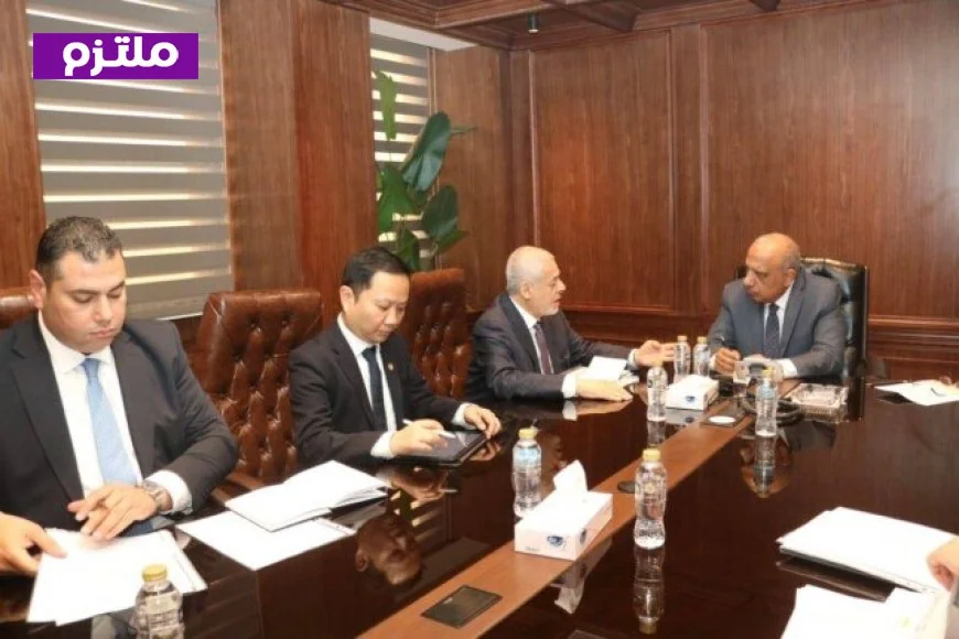 وزير الكهرباء يعلن عن مشاريع طاقة متجددة بقدرة 3600 ميجاوات بالتعاون مع AMEA POWER الإماراتية