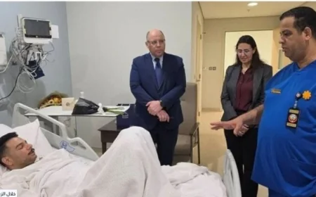 سفير مصر بالكويت يطمئن على مواطن مصري بعد إصابته في الهجوم الإيراني
