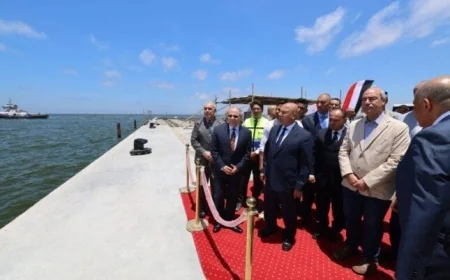 وزير النقل يفتتح أرصفة محطة تحيا مصر ويستقبل 6 سفن مع شحن قطار الحاويات