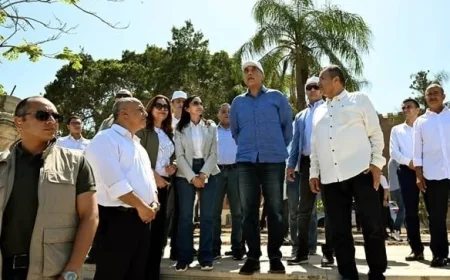 رئيس الوزراء يزور مشروع إعادة إحياء القصر الملكي بإدفينا ويشيد بالتطورات المثيرة