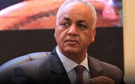 مصطفى بكري وأسرة تحرير الأسبوع يقدمون التعازي للكاتب الصحفي عصام راضي في وفاة شقيقه