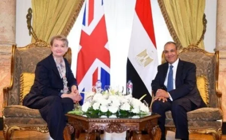 وزير الخارجية يبحث مع نظيرته البريطانية سبل تعزيز العلاقات لخدمة مصالح الشعبين