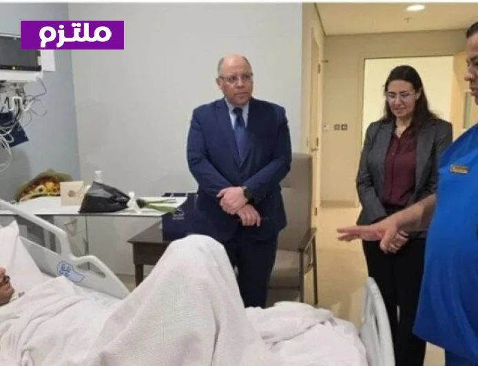 سفير مصر بالكويت يطمئن على مواطن مصري بعد إصابته في الهجوم الإيراني