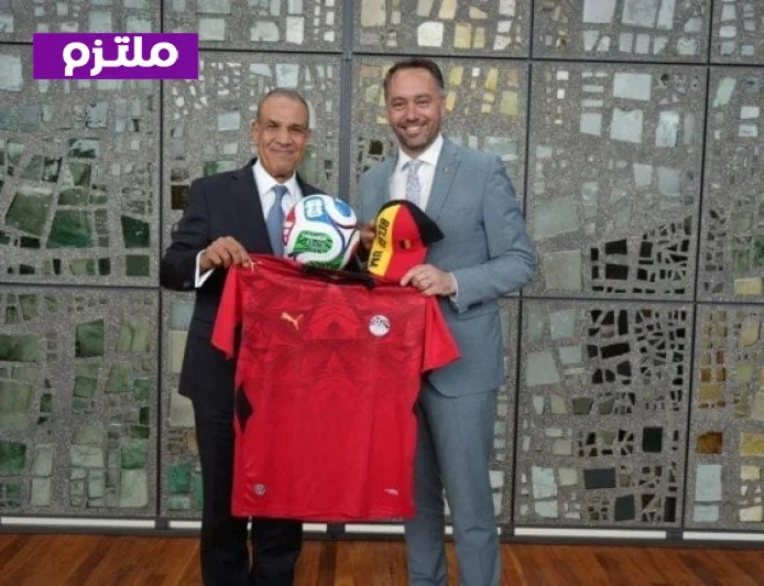 دبلوماسية كرة القدم وزير الخارجية يهدي نظيره البلجيكي قميص منتخب مصر قبيل المباراة المرتقبة