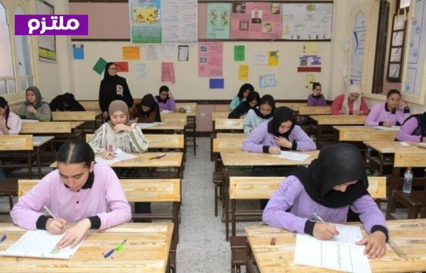 طلاب الشهادة الإعدادية في القاهرة والجيزة يبدأون امتحانات الدراسات والجبر لعام 2026