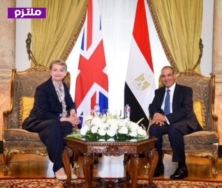 وزير الخارجية يبحث مع نظيرته البريطانية سبل تعزيز العلاقات لخدمة مصالح الشعبين