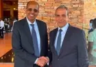 وزير الخارجية يناقش تعزيز التعاون مع رئيس مفوضية الاتحاد الأفريقي