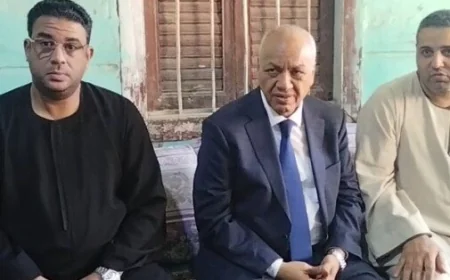 مصطفى بكري يشارك في تقديم العزاء لضحايا مشاجرة نجع عزوز في قنا
