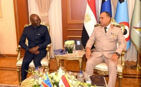 وزير الدفاع يعقد مباحثات مع نظيره الكونغولي لتعزيز التعاون العسكري والأمني ودعم استقرار قارة أفريقيا