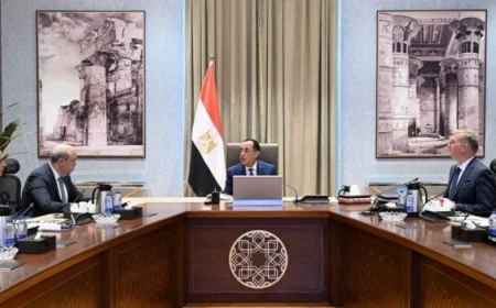 مدبولي يطلع على مستجدات التعاون بين وزارة الطيران المدني ووزارة البترول