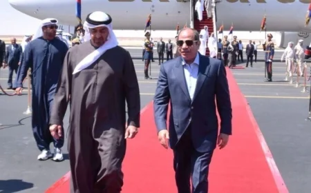 الرئيس السيسي يرافق الشيخ محمد بن زايد آل نهيان في وداعه بمطار العلمين الدولي