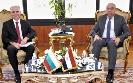 وزير الطيران المدني يلتقي بسفير بلغاريا لبحث سبل تعزيز التعاون في النقل الجوي