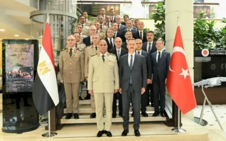 وزير الدفاع يعود إلى الوطن بعد زيارته الرسمية الناجحة في تركيا مع صور حصرية