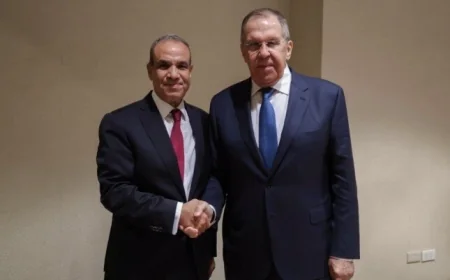 وزير الخارجية يبحث العلاقات الثنائية مع نظيره الروسي خلال اجتماع منظمة الآسيان