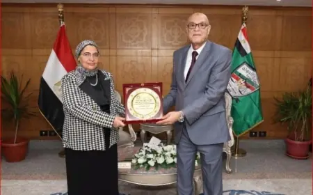 عميد حقوق العاصمة يهنئ رئيس هيئة قضايا الدولة الجديد بترقيته إلى المنصب الرفيع