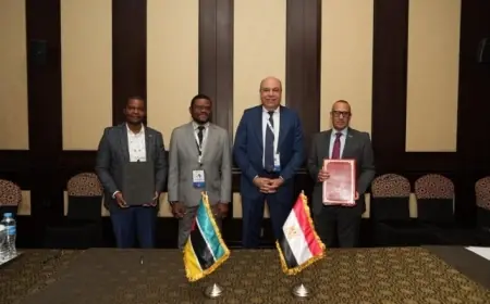 الحفني يوقع مذكرة تفاهم مع موزمبيق لدعم التعاون الفني في الطيران المدني صور