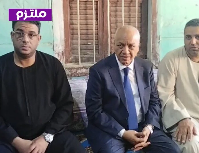 مصطفى بكري يشارك في تقديم العزاء لضحايا مشاجرة نجع عزوز في قنا