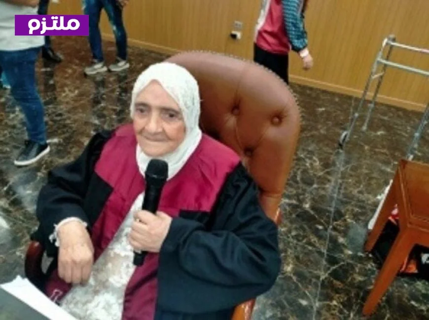 جامعة المنصورة تحتفل بباحثه مسنّة بعد مناقشة رسالة حول الشيخوخة النشطة
