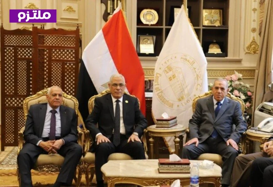 النائب العام يقدم التهاني لرئيس محكمة النقض بمناسبة تسلمه منصبه الجديد